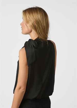 Veda drapy satin top Sort Neo Noir 